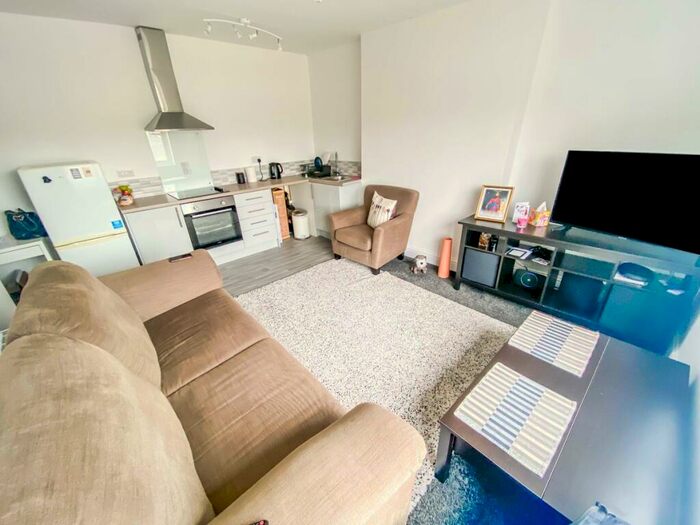 1 Bedroom Flat To Rent In Flat, Lower High Street, Cradley Heath, B64