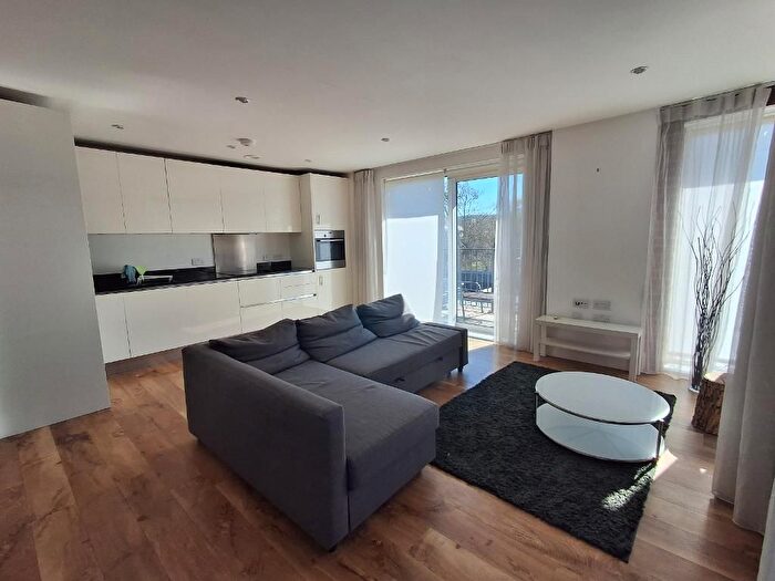 3 Bedroom Flat To Rent In Warehouse Court, No Street, Woolwich, London, SE18