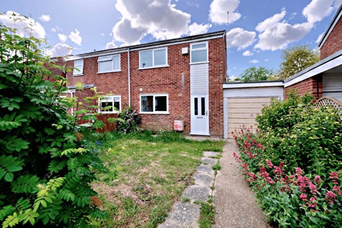 3 Bedroom Terraced House For Sale In Blenheim Drive, St Ives, PE27