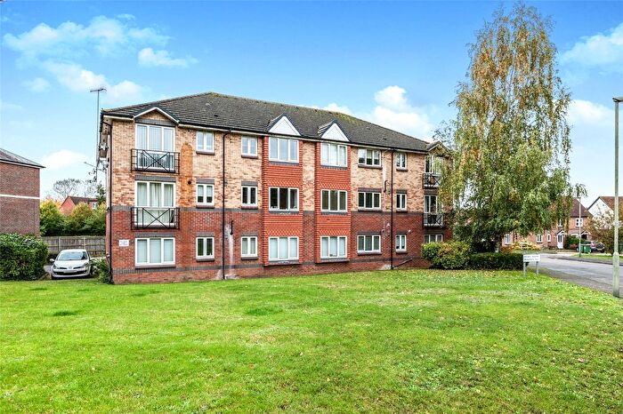 2 Bedroom Flat For Sale In Parry Drive, Weybridge, Surrey, KT13