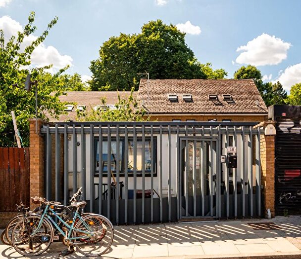 2 Bedroom Detached House For Sale In Helmsley Place, Hackney, London, E8