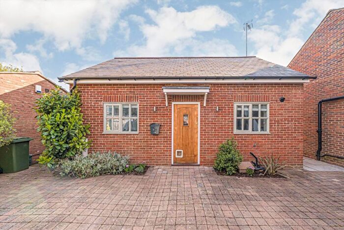 1 Bedroom Detached House To Rent In Queens Road, Weybridge, KT13