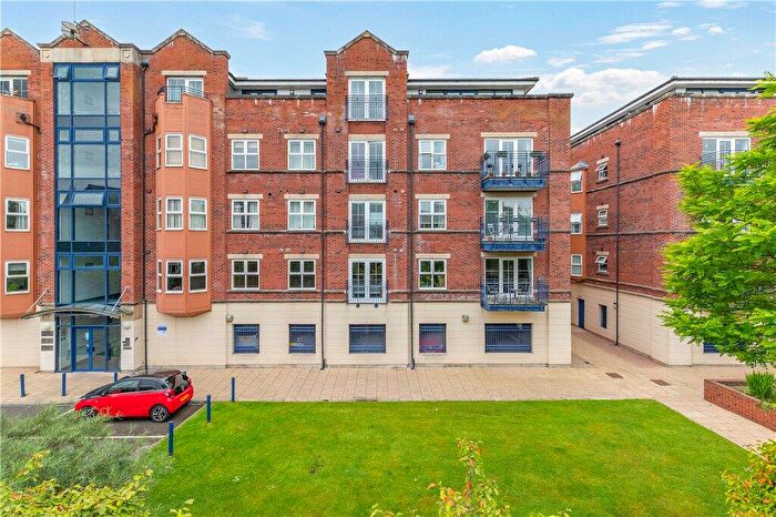 3 Bedroom Apartment For Sale In Carisbrooke Road, Leeds, West Yorkshire, LS16
