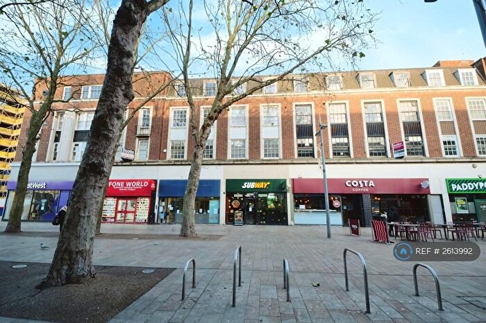 2 Bedroom Flat To Rent In Savile Court, Hull, HU1