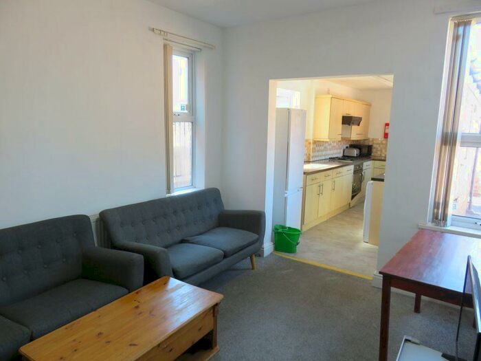 7 Bedroom Semi-Detached House To Rent In Harlaxton Drive, Nottingham, NG7