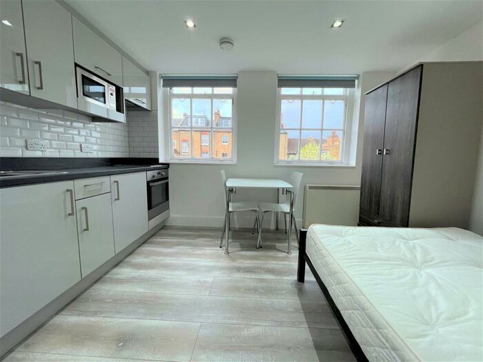 Studio To Rent In Kilburn High Road, London, NW6