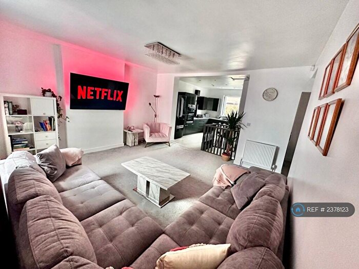 2 Bedroom Flat To Rent In Lower Tweedale Street, Rochdale, OL11