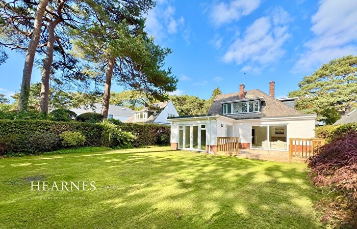 4 Bedroom Detached House For Sale In East Avenue, Talbot Woods, Bournemouth, BH3