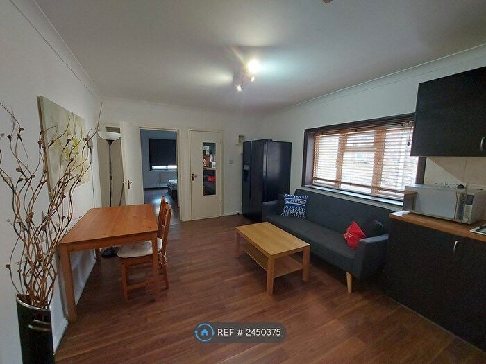 1 Bedroom Flat To Rent In Wood Lane, London, W12