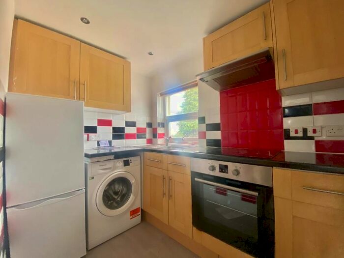 2 Bedroom Flat To Rent In Thame Road, Chinnor, OX39