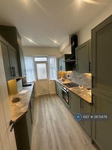 4 Bedroom End Of Terrace House To Rent In Daisy Bank, Manchester, M40