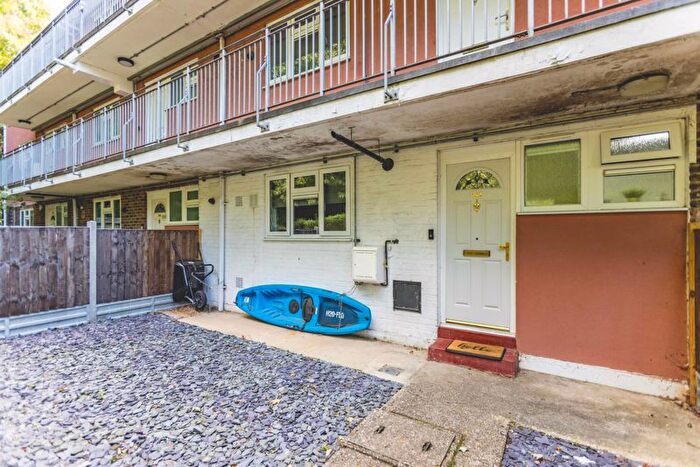 1 Bedroom Flat For Sale In Lynch Hill Lane, Slough, SL2
