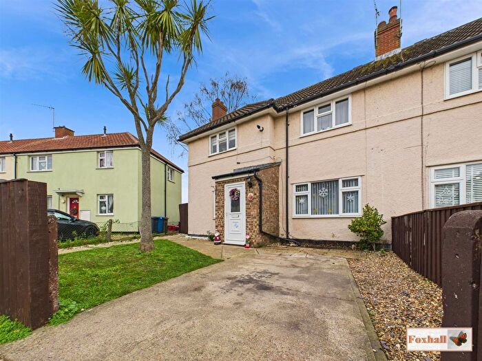 3 Bedroom Semi Detached House For Sale In Nacton Crescent, Ipswich, IP3
