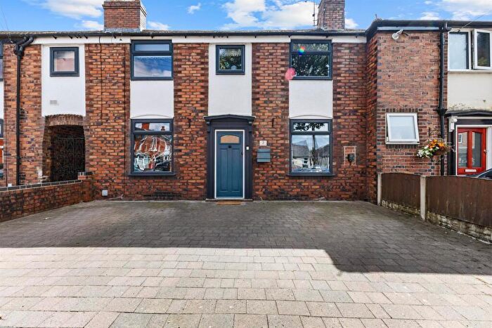 3 Bedroom Town House For Sale In Hillswood Avenue, Leek, Staffordshire, ST13