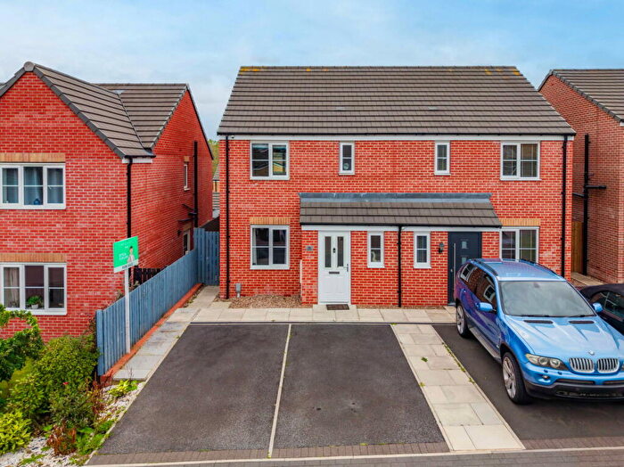 3 Bedroom Semi-Detached House For Sale In Lundhill Crescent, Wombwell, S73