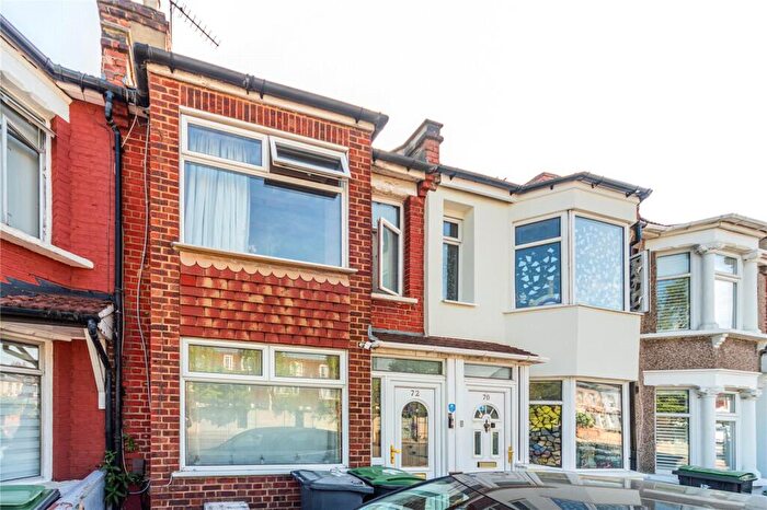 3 Bedroom Terraced House For Sale In Avenue Road, London, N15