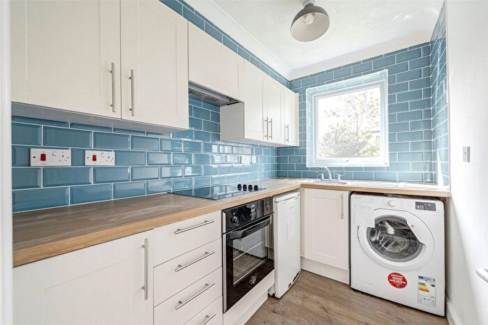 1 Bedroom Flat To Rent In Winchester Road, Worthing, West Sussex, BN11