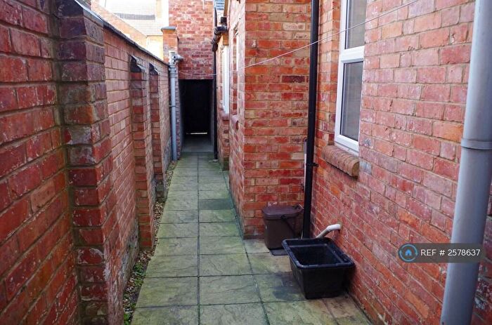 2 Bedroom Flat To Rent In Allen Road, Northampton, NN1