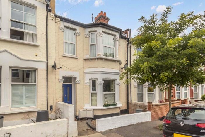 2 Bedroom Flat To Rent In Fernthorpe Road, London, SW16