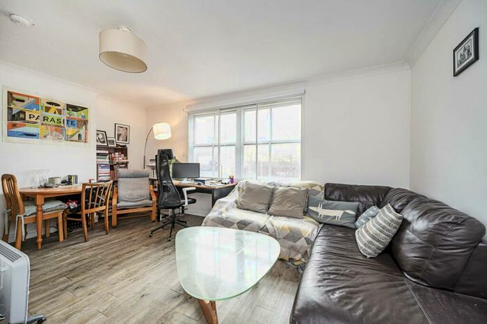 1 Bedroom Flat To Rent In Roman Road, , Bow, London, E3