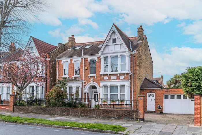 6 Bedroom Detached House To Rent In North Avenue, London, W13