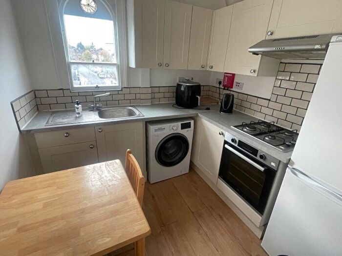 3 Bedroom Flat To Rent In Sutton Parade, Church Road, Hendon, London, NW4