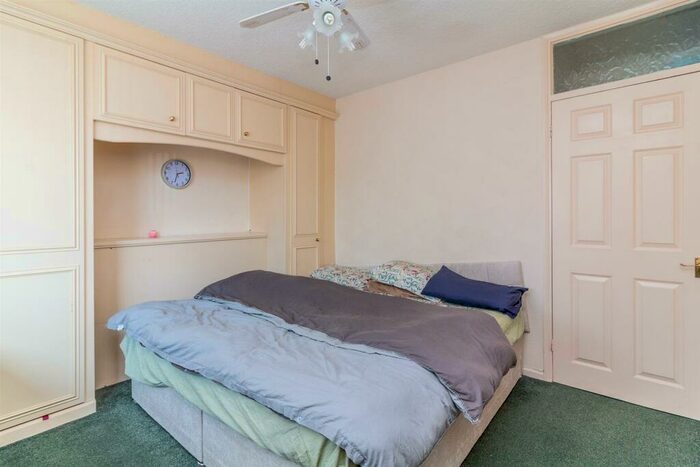 3 Bedroom End Of Terrace House For Sale In Stirling Grove, Clifton, Nottingham, NG11