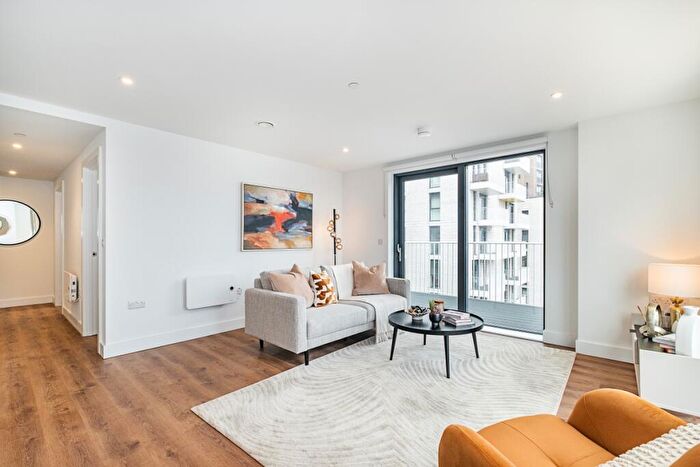 2 Bedroom Apartment To Rent In Garden Boulevard Maidenhead, SL6