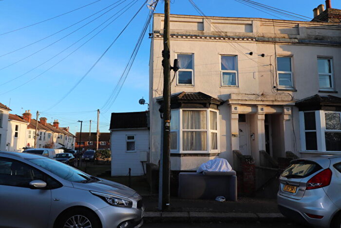 1 Bedroom Flat To Rent In Stour Road, CO12