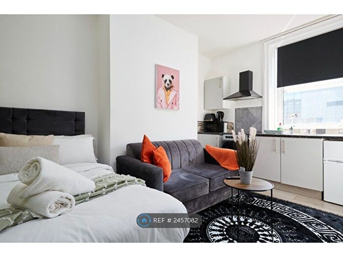 Studio To Rent In Queensgate, Huddersfield, HD1