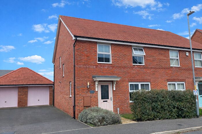 4 Bedroom Semi Detached House For Sale In Bergamot Road, Faversham, ME13