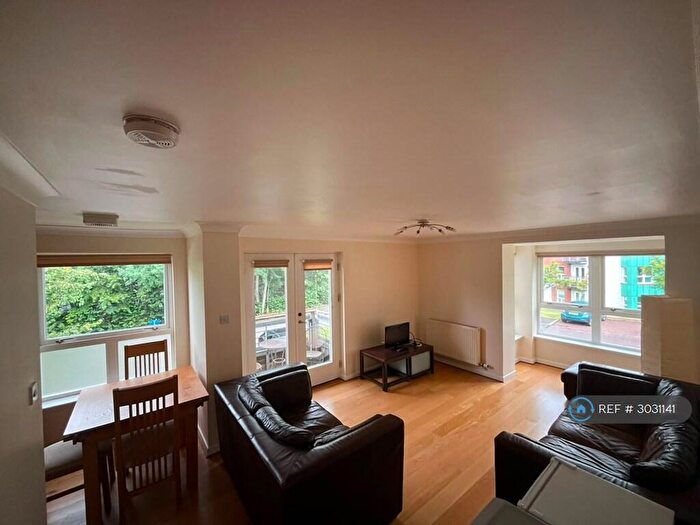 2 Bedroom Flat To Rent In Strathblane Gardens, Glasgow, G13