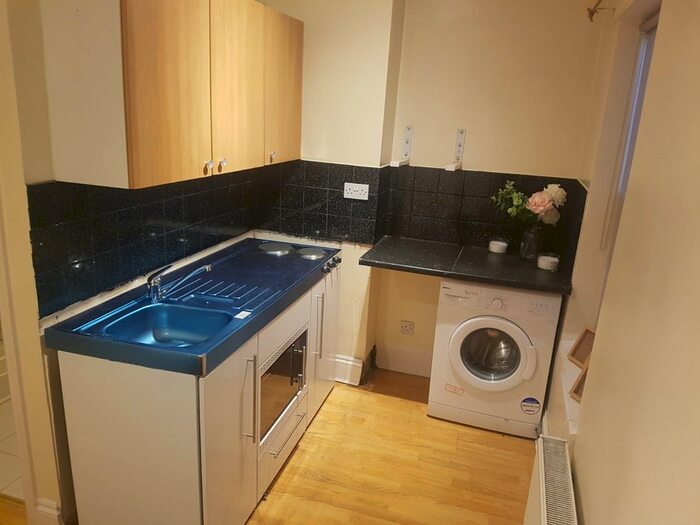 Studio To Rent In Dallow Road, Luton, LU1