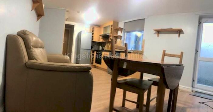 2 Bedroom Flat To Rent In Penarth Road, Cardiff, CF11