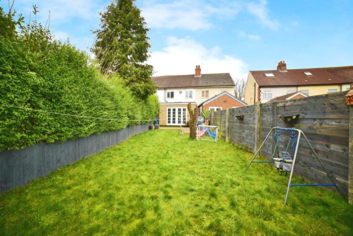 3 Bedroom Terraced House For Sale In The Paddock, Hull, HU4