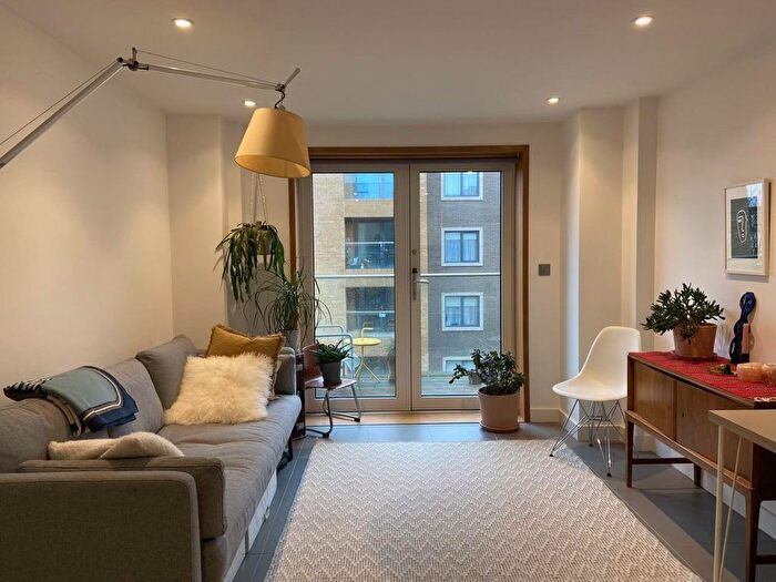 1 Bedroom Flat To Rent In Upper Clapton Road, London, E5