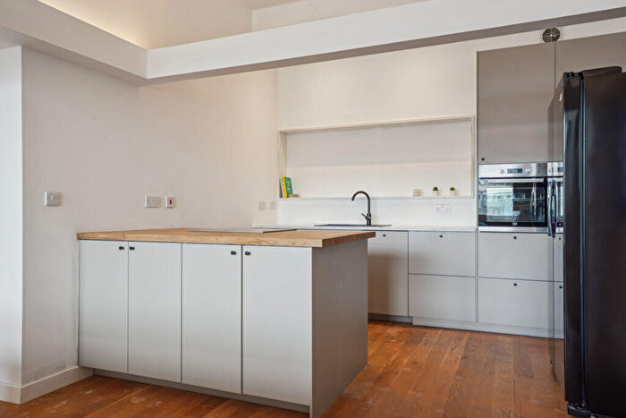 1 Bedroom Flat For Sale In Ingram Street, Merchant City, G1