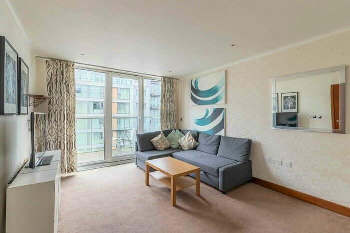 1 Bedroom Flat To Rent In Queenstown Road, Battersea, SW8