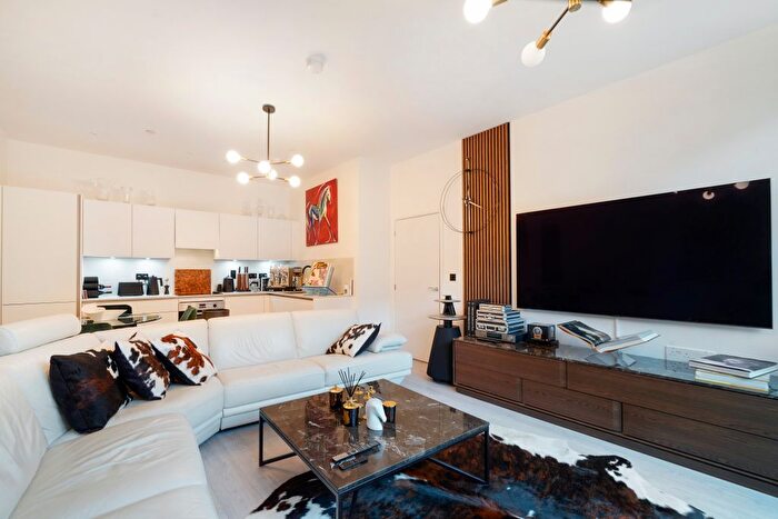 1 Bedroom Flat To Rent In Farine Avenue, Hayes, UB3