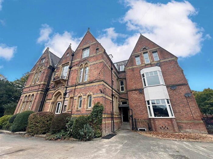 2 Bedroom Flat For Sale In The Avenue, Sale, M33