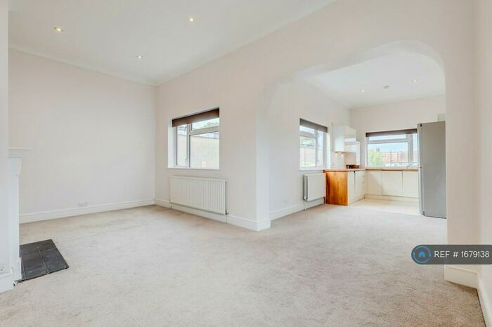 2 Bedroom Flat To Rent In George Lane, London, E18