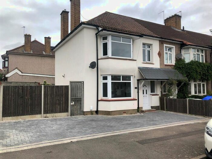 3 Bedroom Detached House To Rent In Hind Crescent, Erith, Kent, DA8