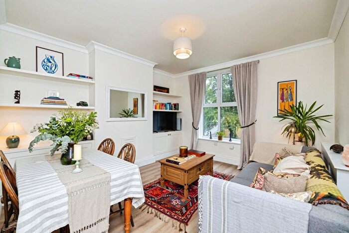 2 Bedroom Flat For Sale In Union Grove, London, SW8