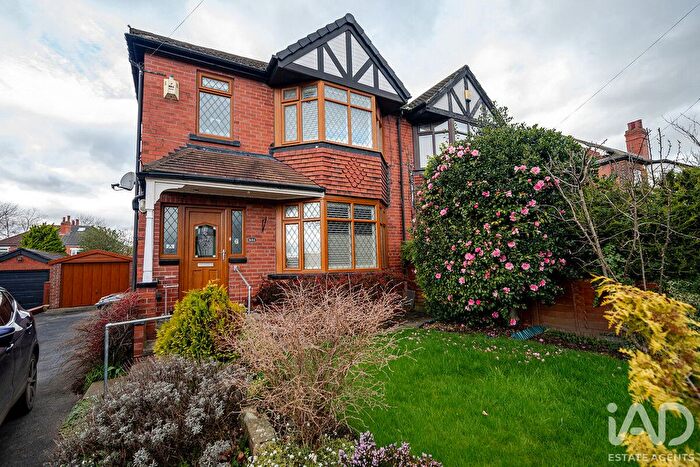 3 Bedroom Semi Detached House For Sale In Spen Lane, Leeds, LS16