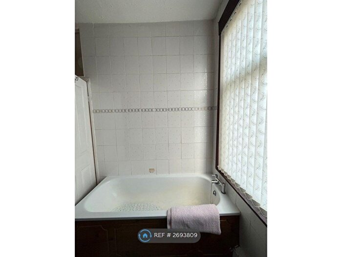 3 Bedroom Terraced House To Rent In Wakefield, Wakefield, WF2