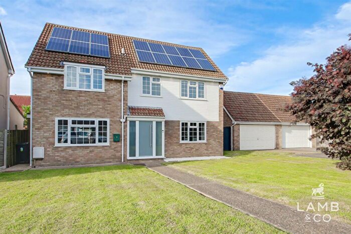 4 Bedroom Detached House For Sale In The Sparlings, Kirby-Le-Soken, Frinton-on-Sea, CO13