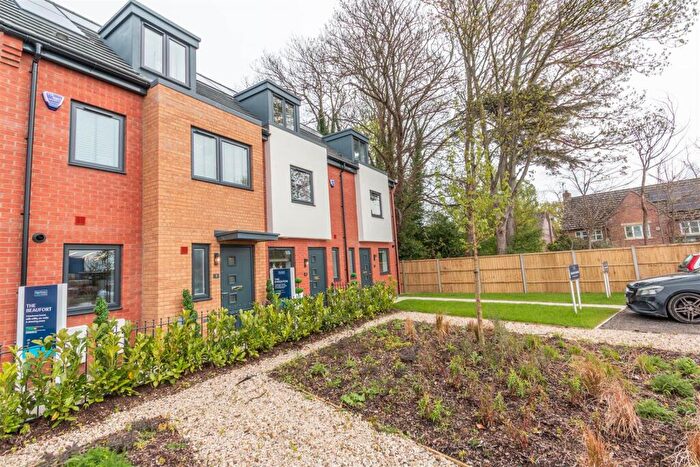 4 Bedroom Semi Detached House To Rent In Vick Close, Stonehouse, Stroud, GL10