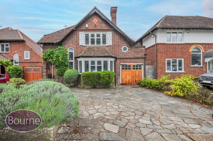 4 Bedroom Detached House To Rent In Claygate Lane, Esher KT10
