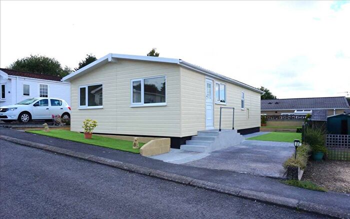 2 Bedroom Mobile/park Home For Sale In Marlais Park, Carmel, Llanelli, SA14