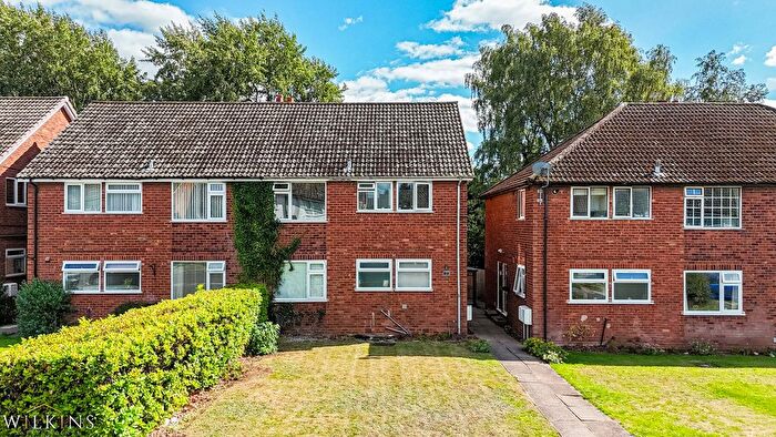 2 Bedroom Maisonette For Sale In Marlpit Lane, Sutton Coldfield, West Midlands, B75